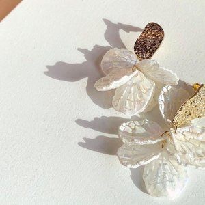Gold floral earrings | NWT| Sourced in Korea